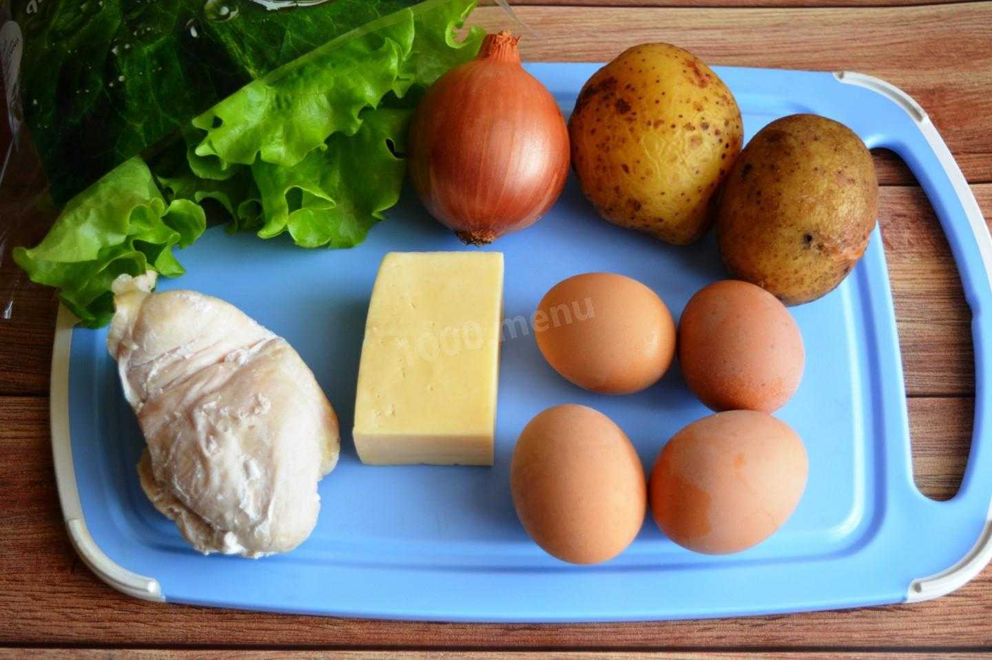 Что можно приготовить яйца лук. Картошка с яйцом. Картошка с луком. Картофель колбаса и яйцо. Блюдо с яйцом вареным и картофель.