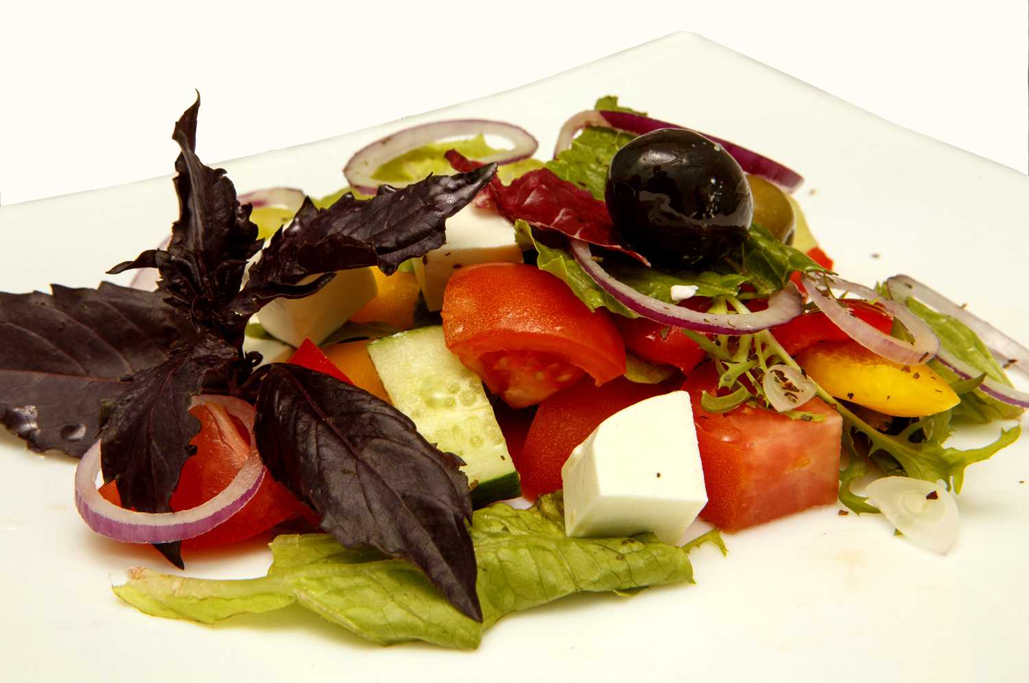 Как приготовить классический греческий салат с фетаксой по пошаговому рецепту с фото
