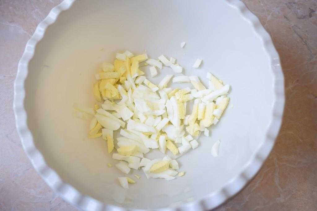 Салат из редиски: с яйцом, огурцом, луком: 12 лучших рецептов