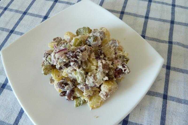 Мясной салат с солеными огурцами - 8 пошаговых фото в рецепте