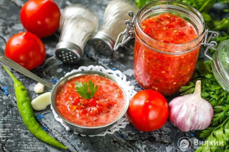 Сырая аджика из помидор и чеснока на зиму без варки: рецепты с фото и видео