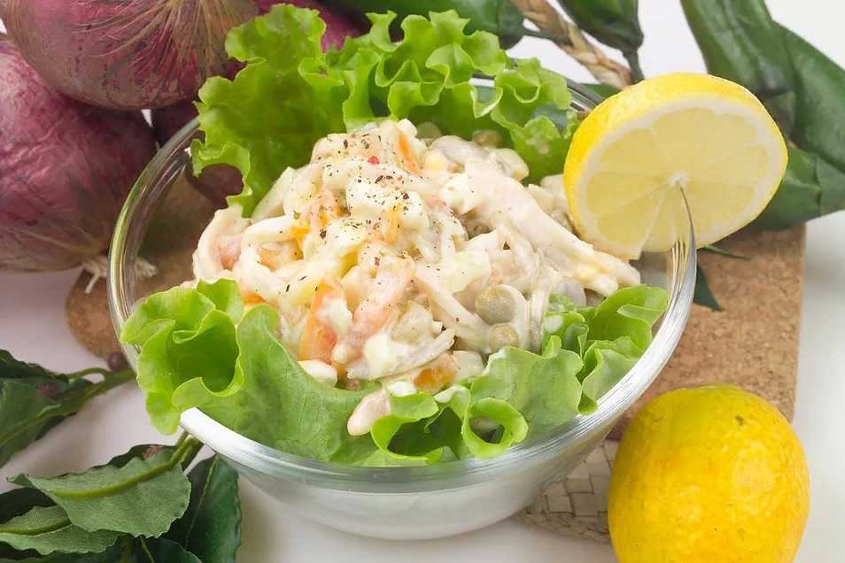 Салат кальмар огурец соленый рецепт с фото пошагово - 1000.menu