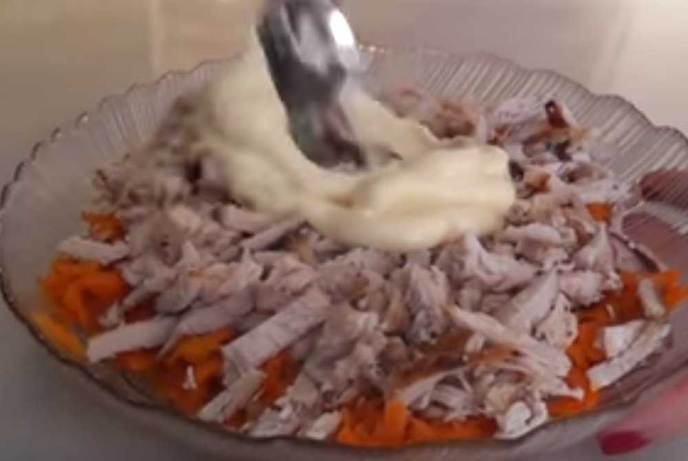 Салат обжорка с курицей — 6 простых и вкусных рецептов