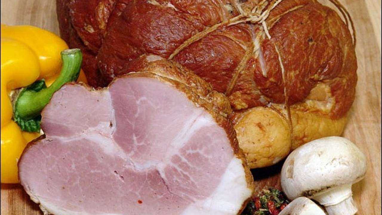 Копченый свиной окорок и его приготовление в домашних условиях