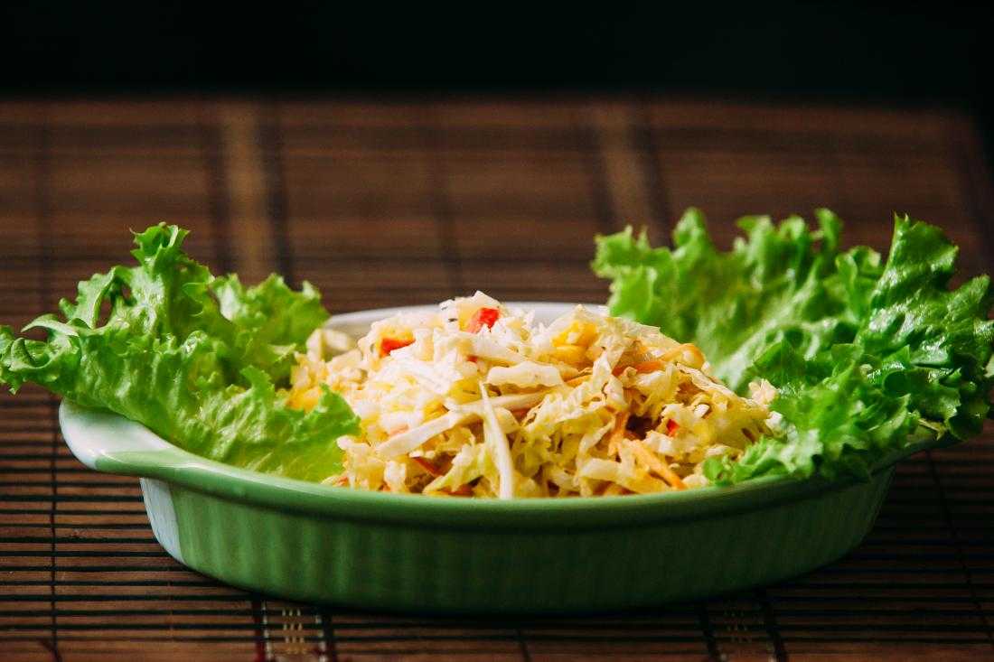 Два салата с корейской морковкой, крабовыми палочками и…