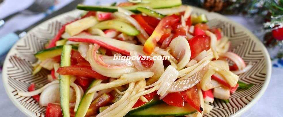 Салат с крабовыми палочками и рисом: 15 вкусных рецептов