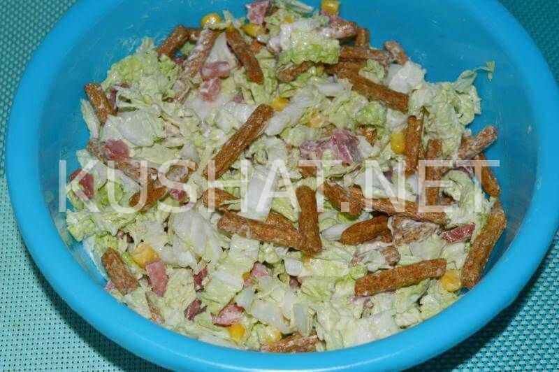 Рецепты салат с сухариками и кукурузой