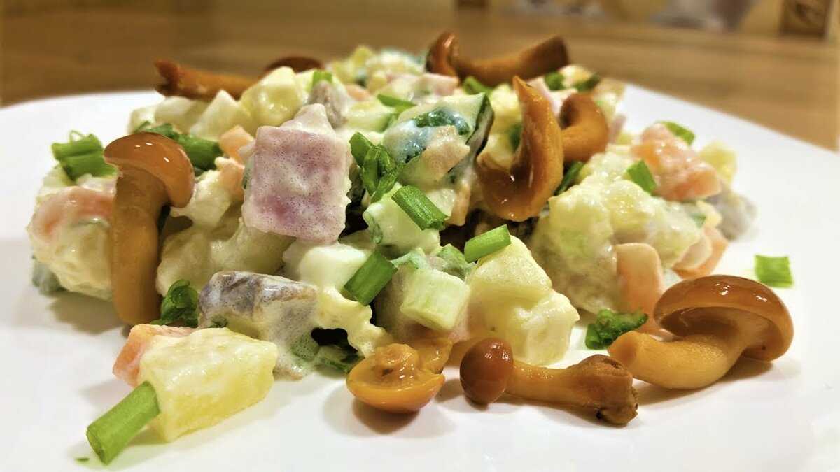 Салат с маринованными опятами и ананасами рецепт с фото