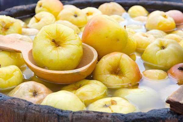 Моченые яблоки: рецепты в домашних условиях на зиму, простые в ведре