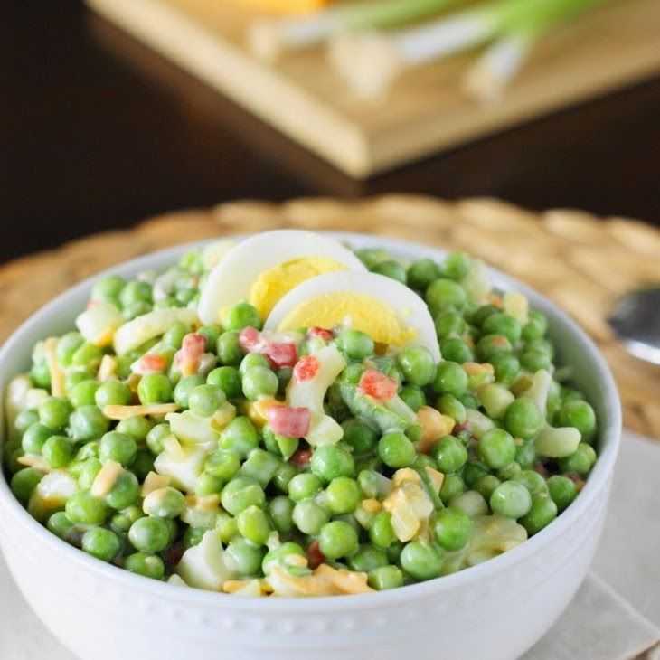 Крабовый салат с кукурузой и зеленым горошком рецепт с фото пошагово - 1000.menu