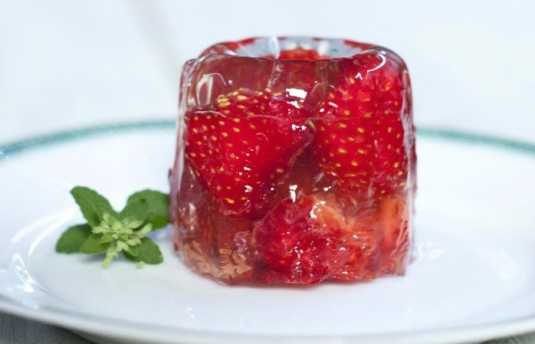 Ягодное желе с желатином из замороженных ягод рецепт с фото пошагово - 1000.menu
