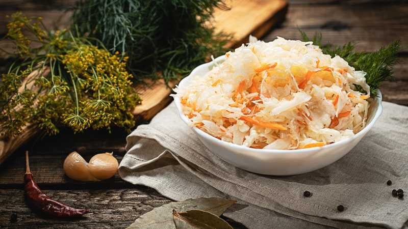 Солим капусту на зиму холодным способом: приготовление с морковью, свеклой, без уксуса, рецепт-пятиминутка и советы по хранению