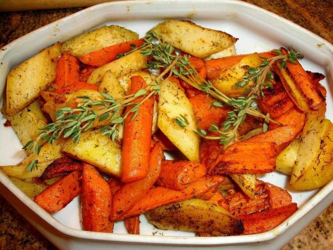 Мясо морковь картошка рецепт. Паренки брюква. Блюда из репы. Простые и вкусные блюда из репы. Печеная репа.