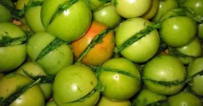 Зелёные помидоры с чесноком внутри на зиму - 9 пошаговых фото в рецепте