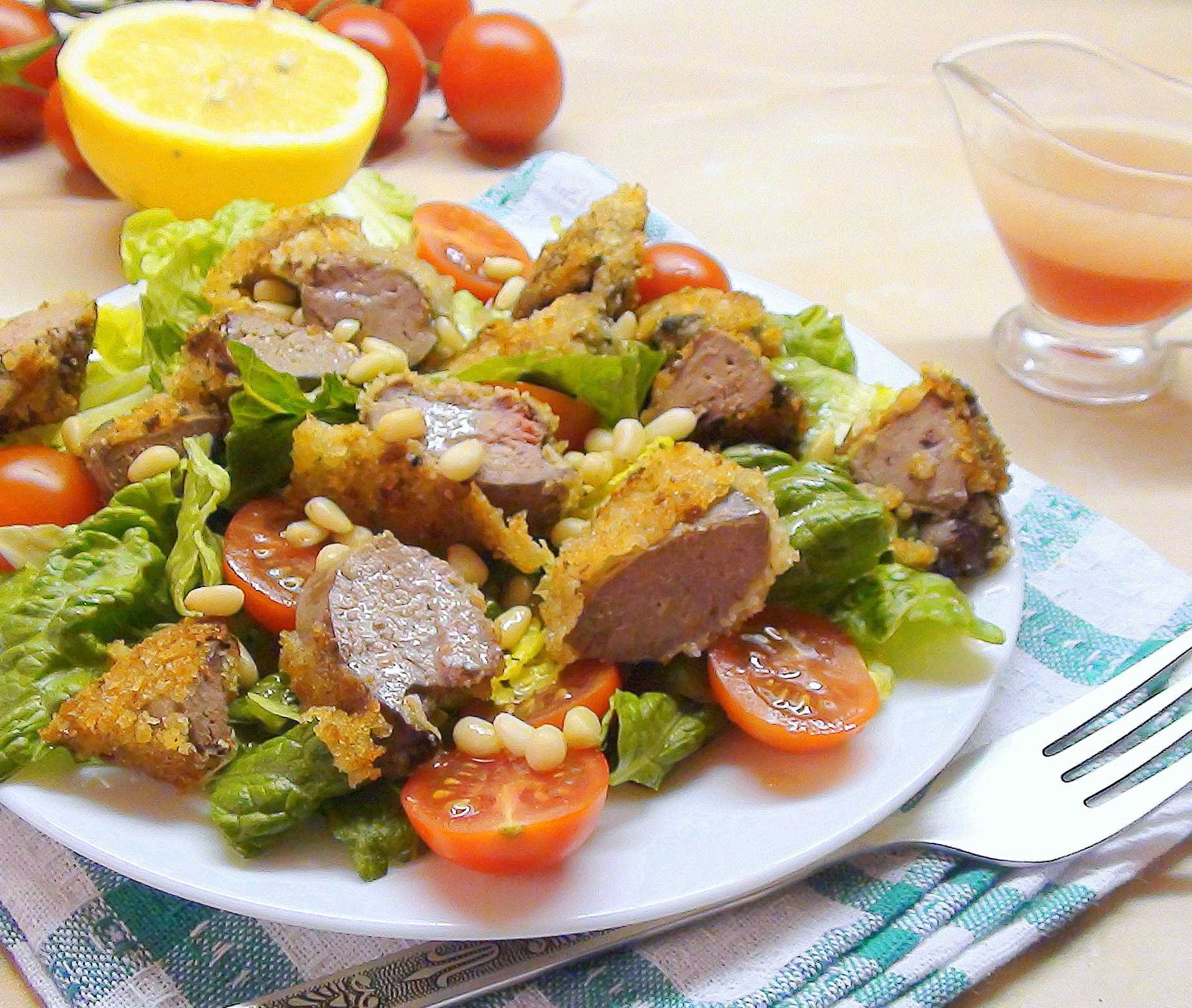 10 тёплых и холодных салатов с куриной печенью