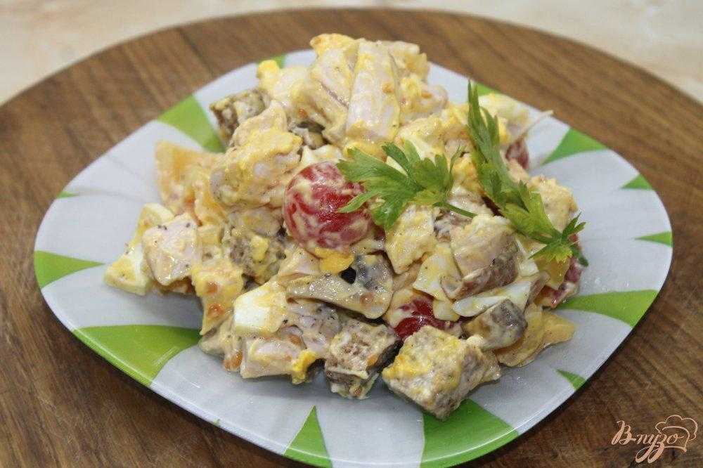 Салат с копченой куриной грудкой