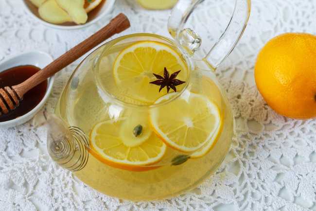 Чай с медом (22 фото): как приготовить зеленый с лимоном, можно ли добавлять продукт в горячий напиток, калорийность 1 чайной ложки меда, польза и вред