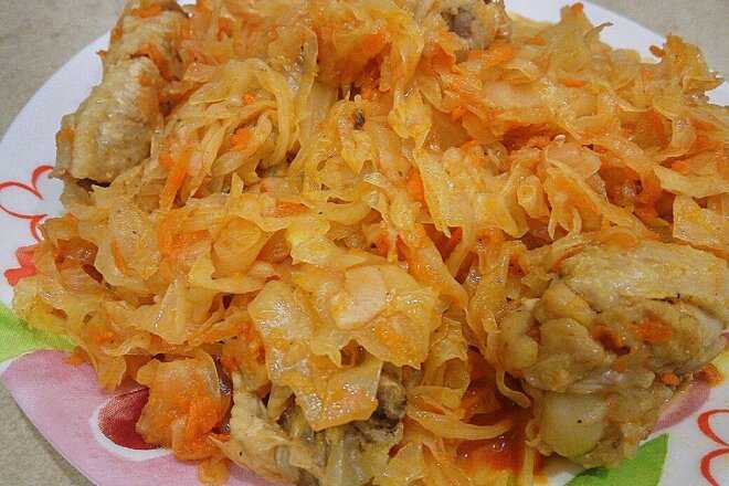 Тушеная капуста с курицей и морковью в кастрюле рецепт с фото пошагово - 1000.menu