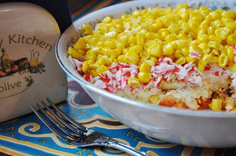 Салат с морковью и крабовыми палочками