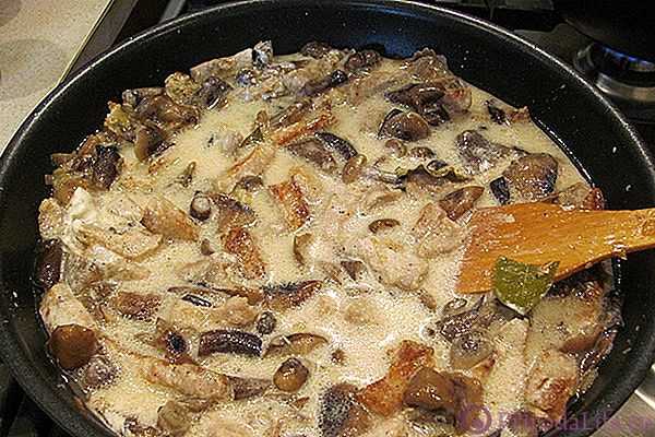 Запечёный картофель с грибами и курицей в сыре и сливках рецепт с фото пошагово - 1000.menu