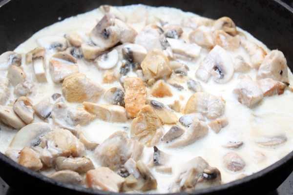 Рецепт грибы, тушёные в сметане. калорийность, химический состав и пищевая ценность.
