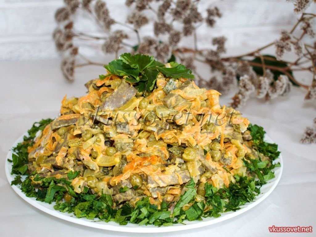 Салат обжорка классический рецепт с фото с сухариками