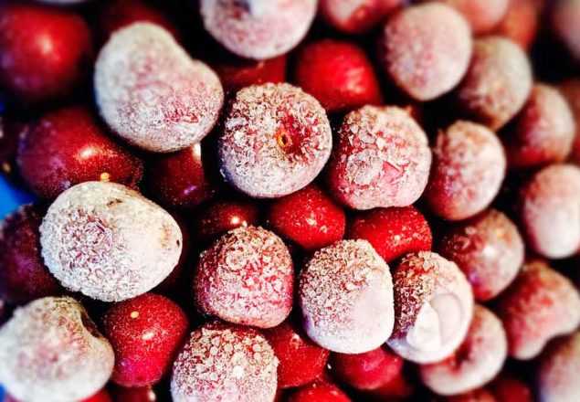 Как правильно заморозить персики на зиму свежими в морозилке в домашних условиях - всё про сады