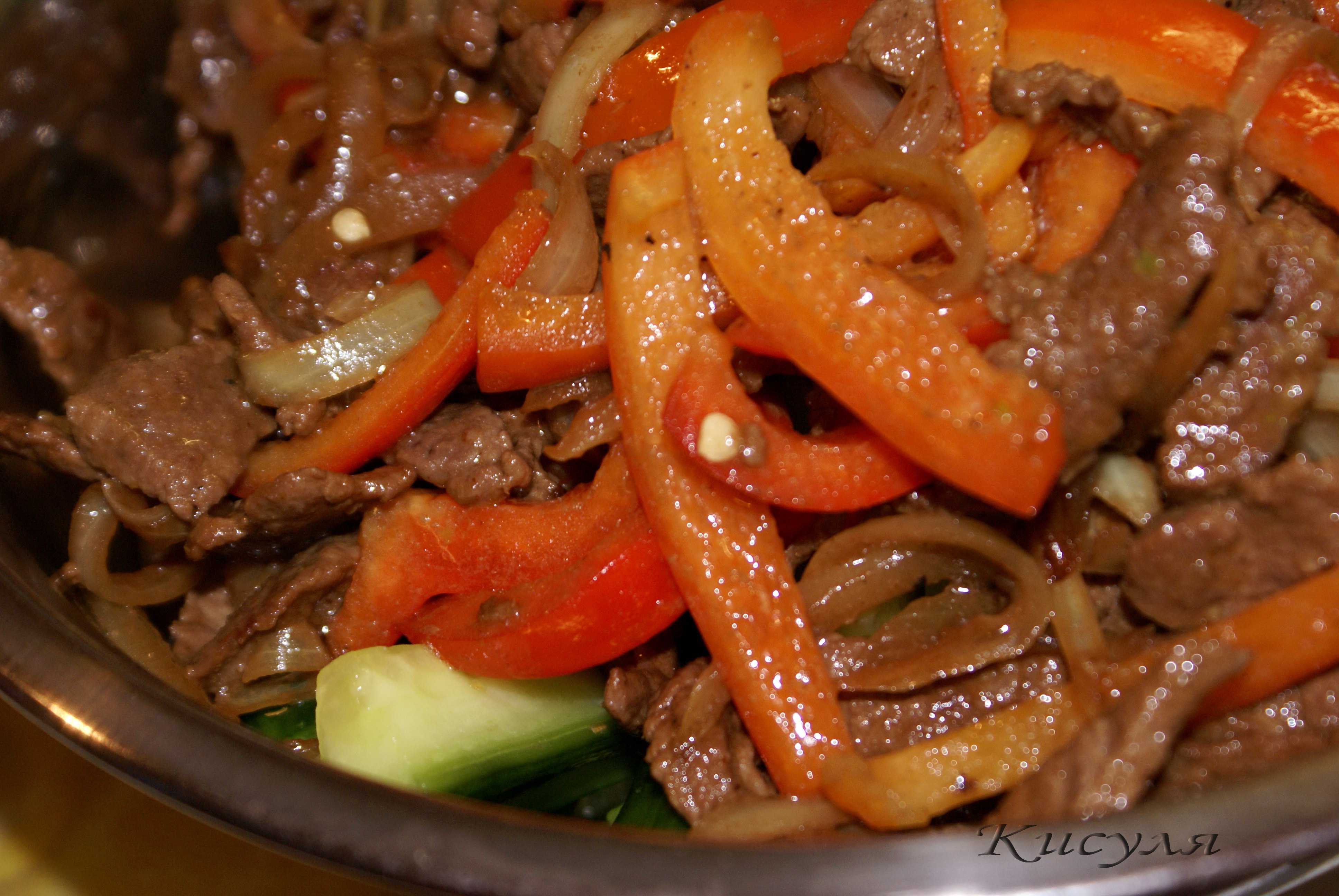 Рецепт соевое мясо с овощами. Салат Хе с мясом. Свинина по корейски. Мясо по-корейски с овощами. Говядина Хе.