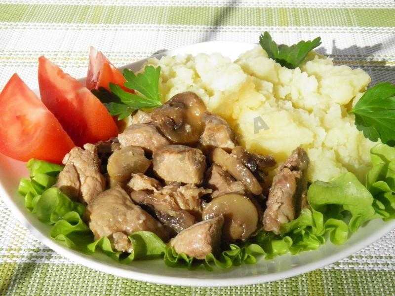 Курица с грибами в сметанном соусе — 8 рецептов как вкусно приготовить на сковороде и в мультиварке