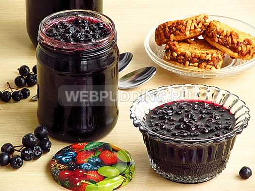 Вино из черноплодной рябины с вишневыми листьями: сочетание вкуса, рецепт и советы