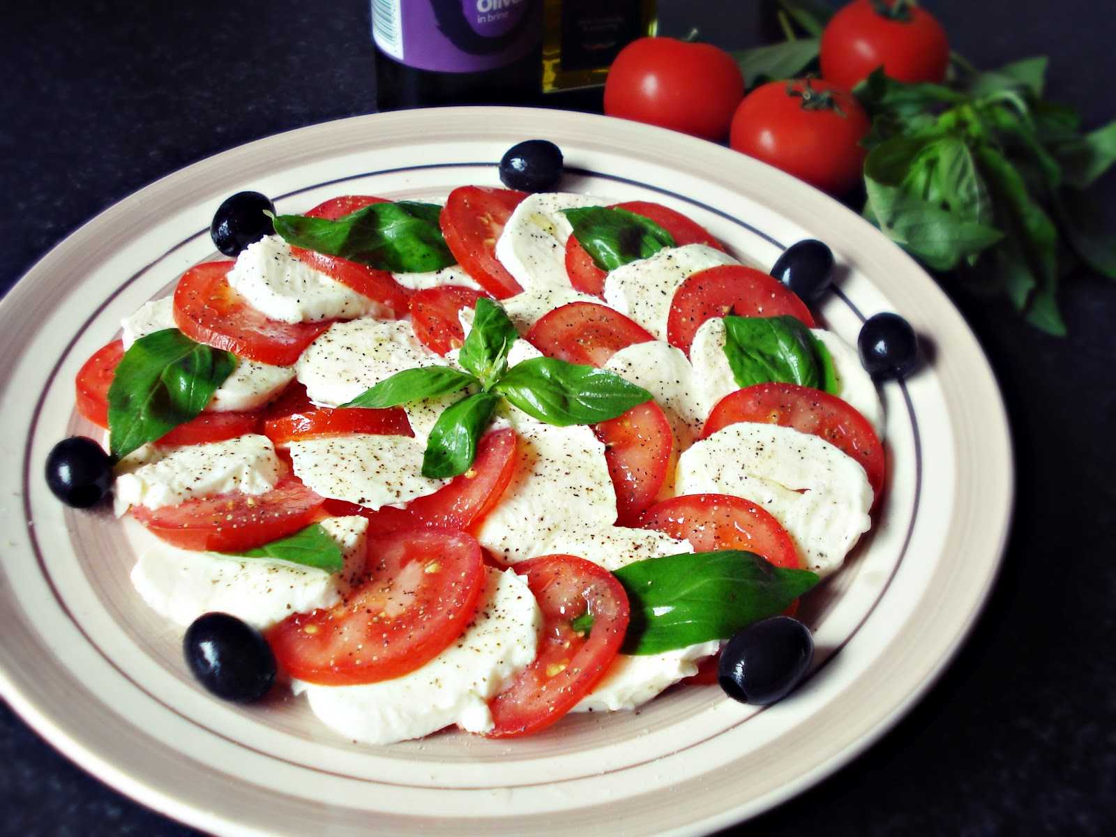 Салаты с моцареллой: простые рецепты. как приготовить вкусный салат с моцареллой?