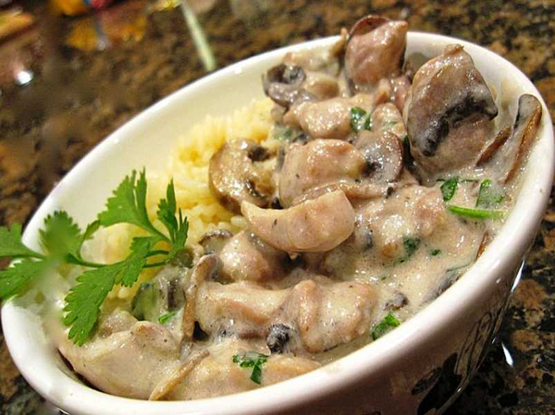 Курица с грибами в соусе - 23 домашних вкусных рецепта приготовления