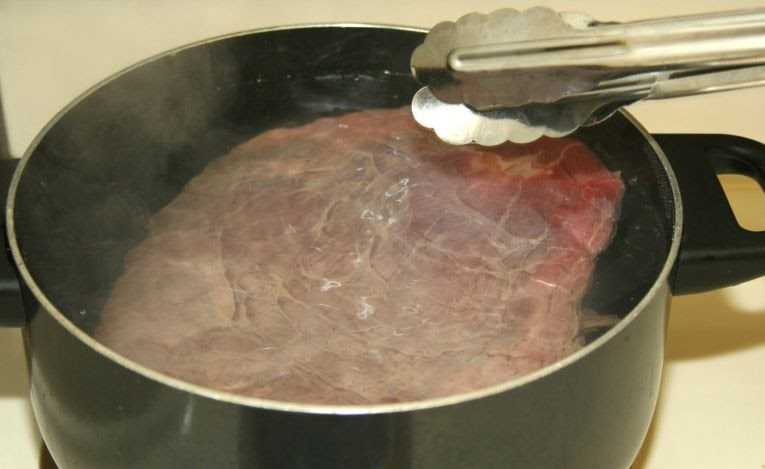 Мясо кипит. Мясо варится. Мясо для варки. Мясо с вареньем. Варка мяса.